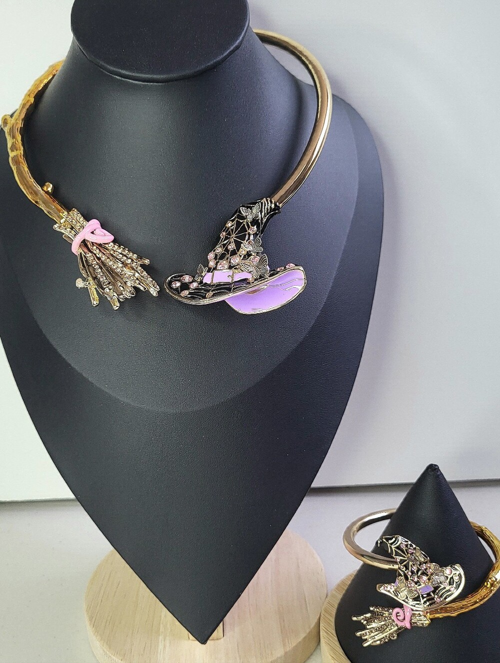 Betsey Johnson Halloween Witch Hat And Broom Hinge Necklace And Bracelet Set.